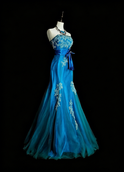 Robe de bal longue sirène vintage sans bretelles bleue années 2000 avec appliques N1359
