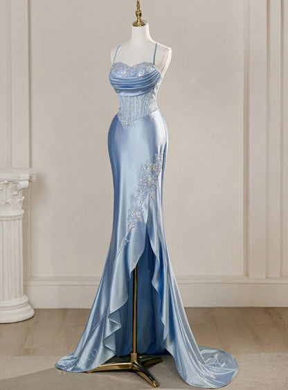 Vintage himmelblaues Pailletten-Etui-Abendkleid aus Satin mit Herzausschnitt, Spaghettiträgern, Schlitz und Rüschen AB1678