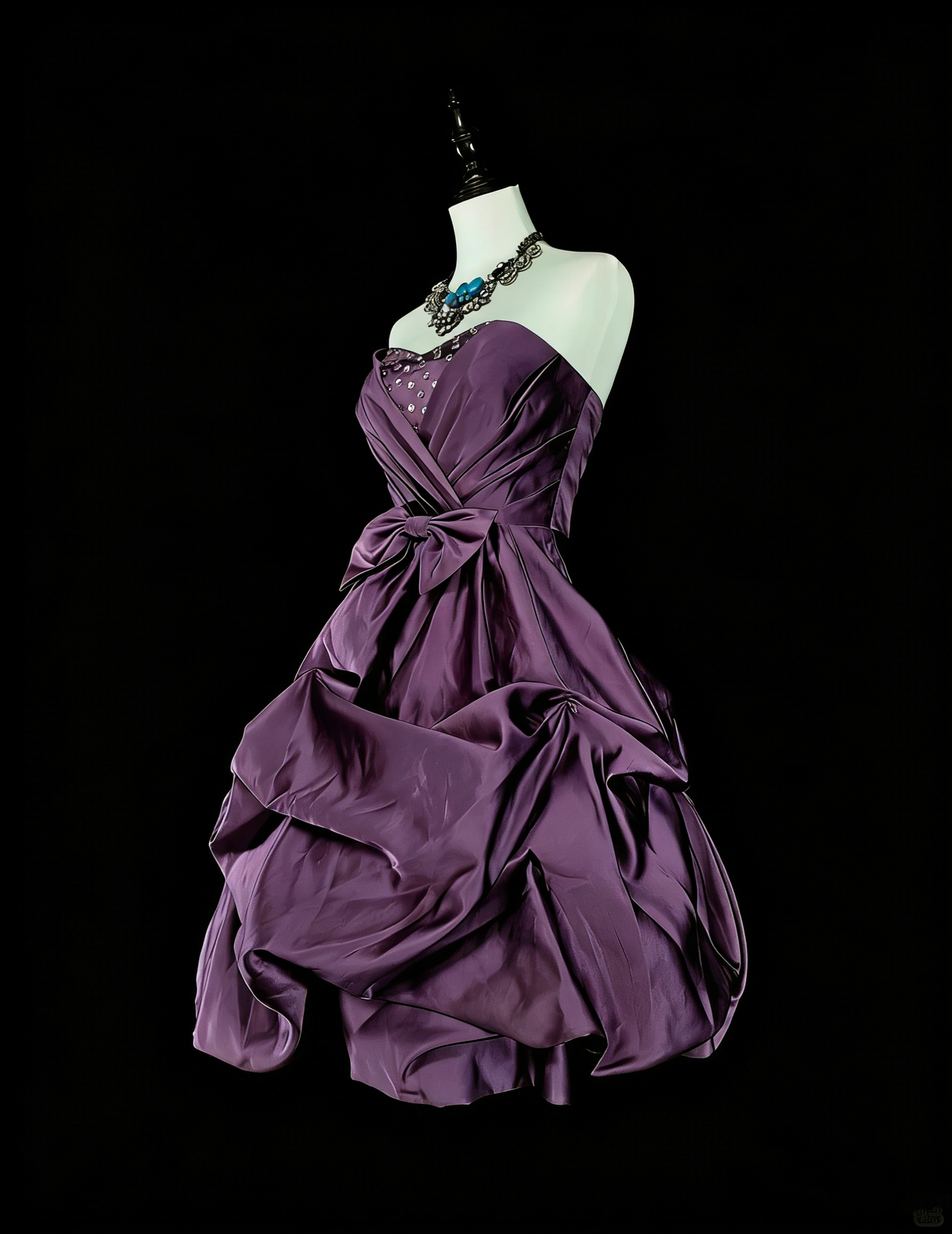 Robe de bal unique en satin violet à décolleté cœur, inspiration années 2000, robes de bal courtes, inspiration robes de soirée N1746