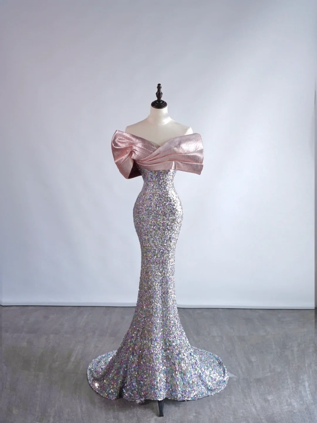 Robe de bal longue sirène à paillettes argentées, épaules dénudées, manches courtes, N685