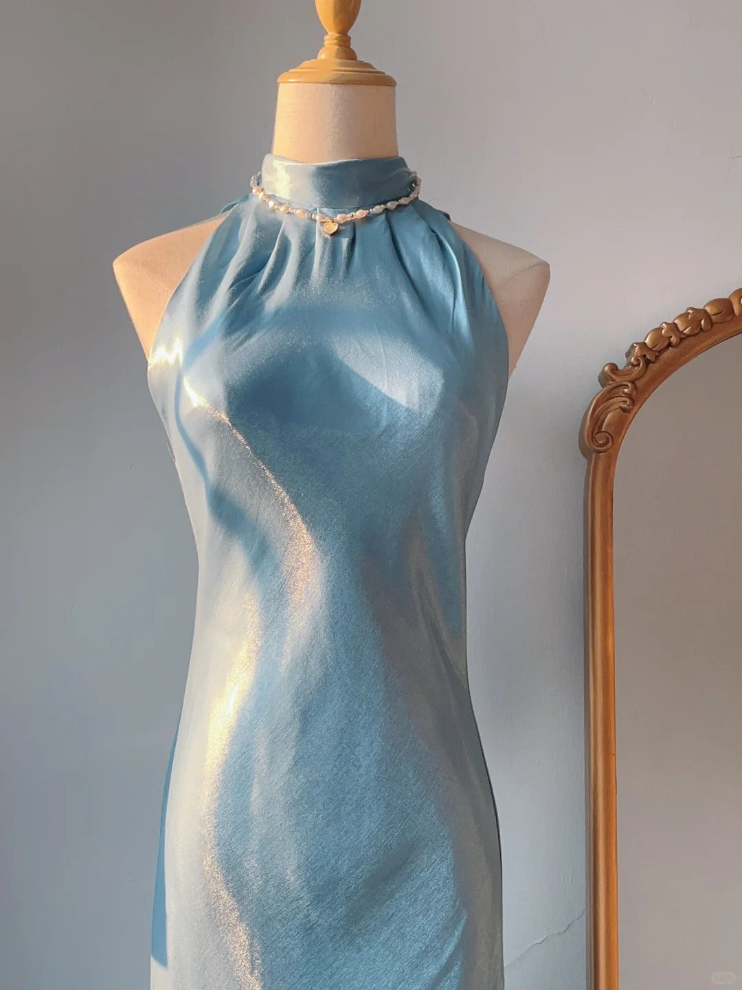Robe fourreau modeste dos-nu sans manches mi-longue en mousseline bleue Tenues de printemps et d'été Robes d'invitée de mariage RB3244