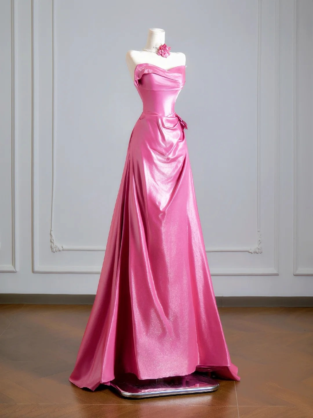 Robe de bal longue rose intemporelle, bustier et froncée, coupe trapèze. Inspiration robe de soirée, robe de bal N305