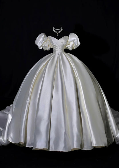 Schlichtes Brautkleid, Ballkleid, schulterfrei, kurze Ärmel, Satin, plissiert, figurbetontes langes Brautkleid AB2532