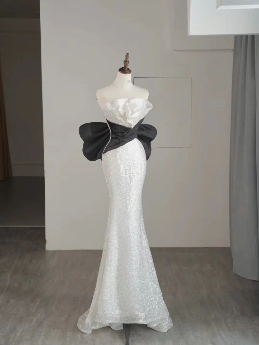 Magnifique robe de bal longue sirène bustier blanche à sequins - Inspiration tenue de soirée N236