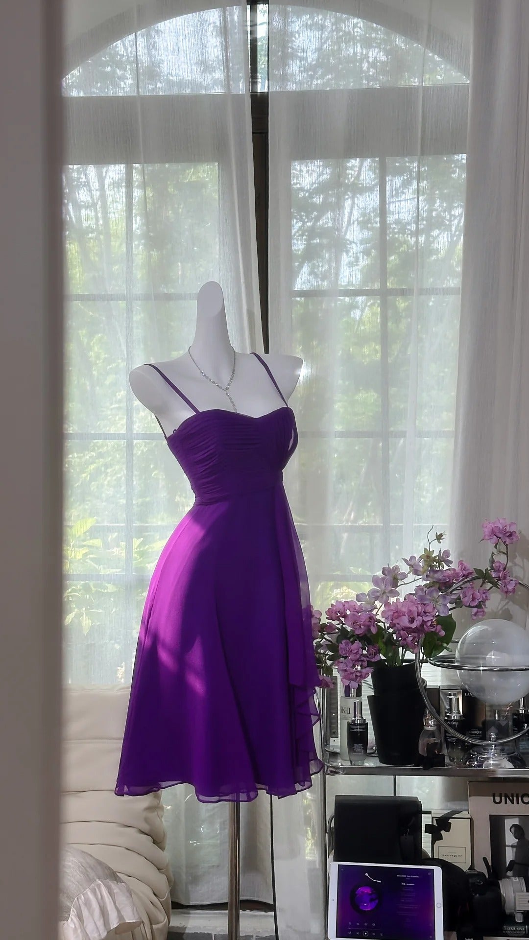 Jolie robe de soirée violette mi-longue évasée à bretelles pour 16e anniversaire et bal de fin d'année N3565