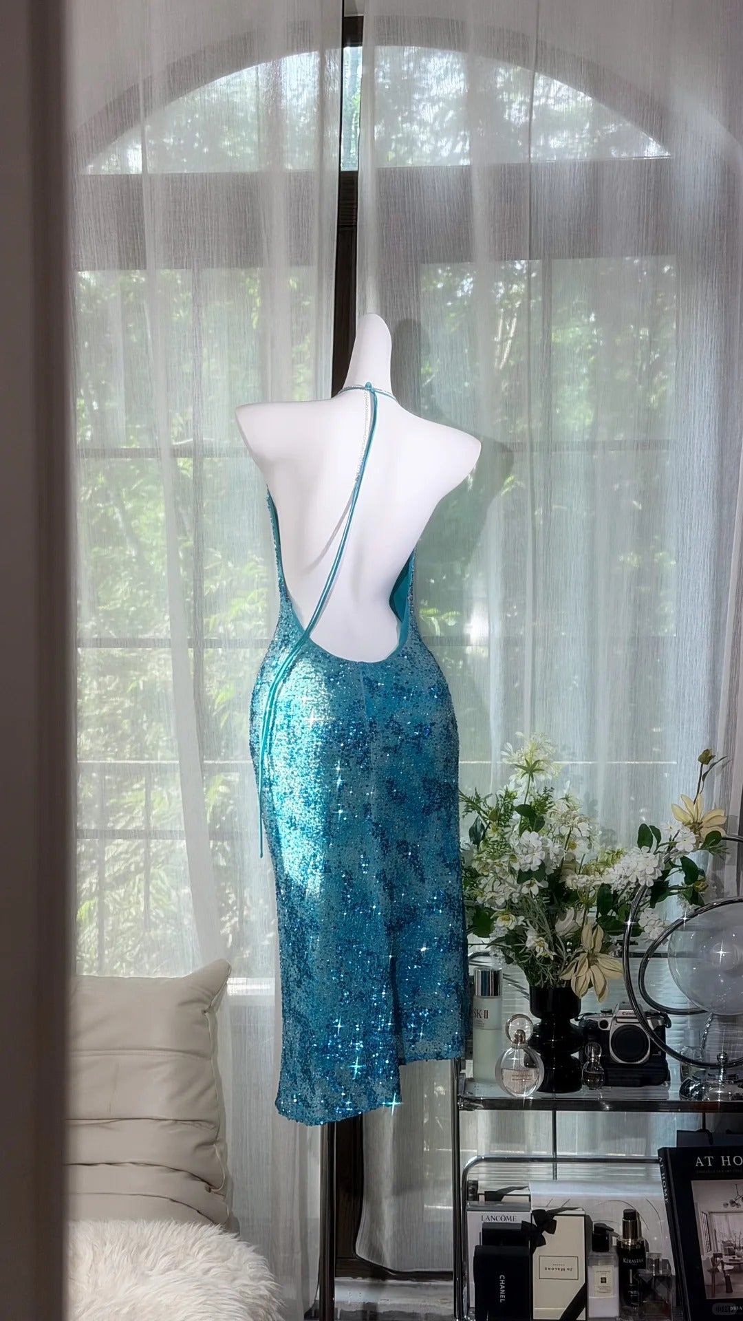 Klassisches Meerjungfrau-Neckholder-Kleid in Blau mit Pailletten und Perlen, mittellang, Teelänge, für den Abschlussball, Inspo, formelle Outfits RB4509