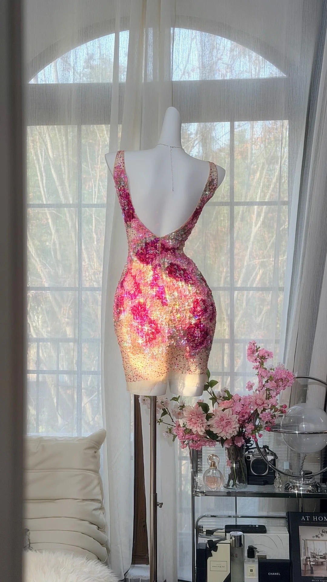 Belles idées de robes moulantes rose vif à sequins col en V pour les femmes pour un 16ème anniversaire, tenues de bal de retour N3536