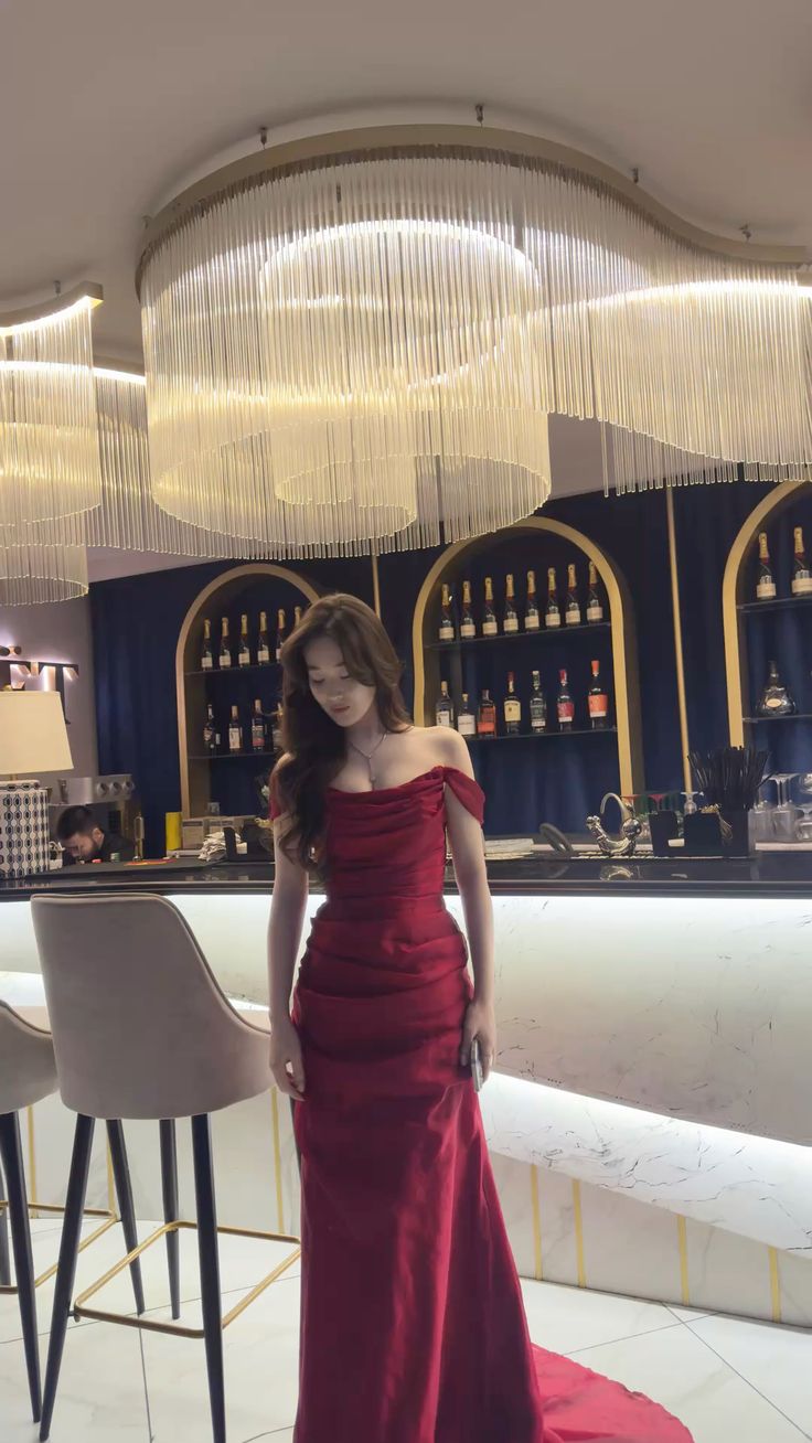 Robe de bal longue sirène sexy en satin rouge à épaules dénudées et perles, idéale pour les adolescentes, les fêtes et les anniversaires (N414)