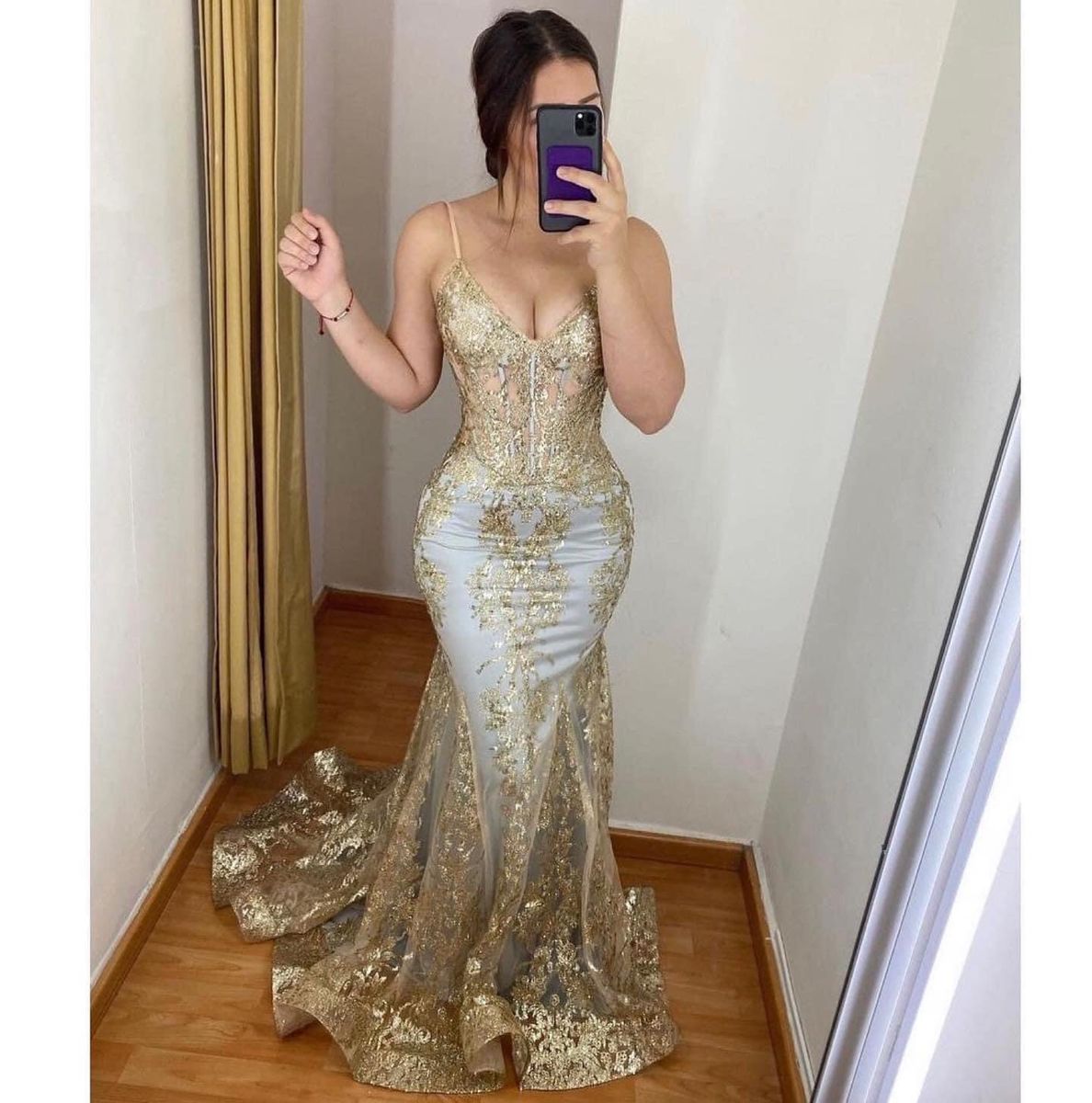 Elegantes Meerjungfrauen-Kleid mit Spaghettiträgern und goldenen Pailletten – Inspiration für schwarze Frauen und Mädchen: Festliche Abendkleider, lange Ballkleider AB1779