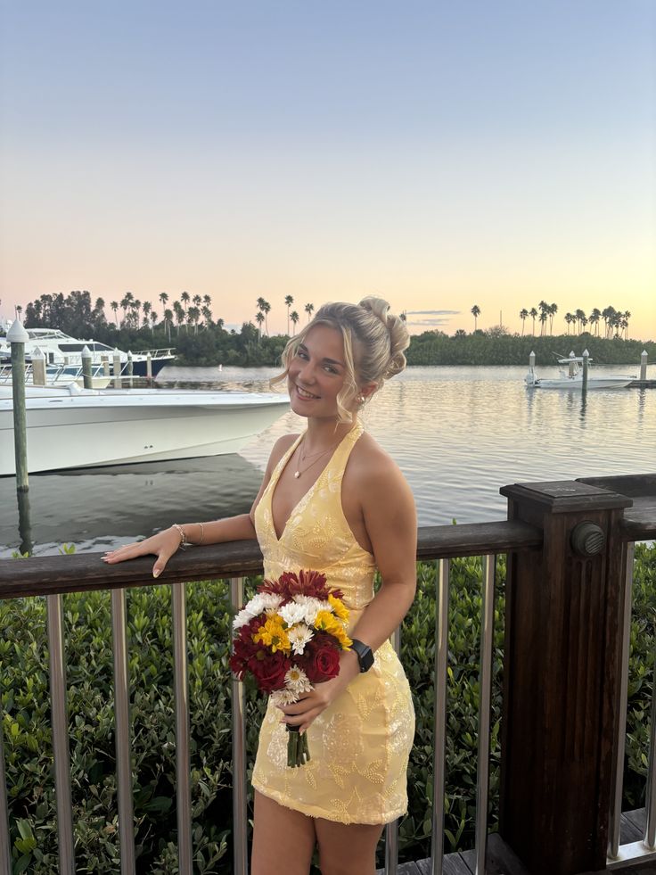 Unique Hoco Photo Ideas A line Halter Yellow Short Homecoming Dresses Party Cocktail Hoco Outfits RB8906