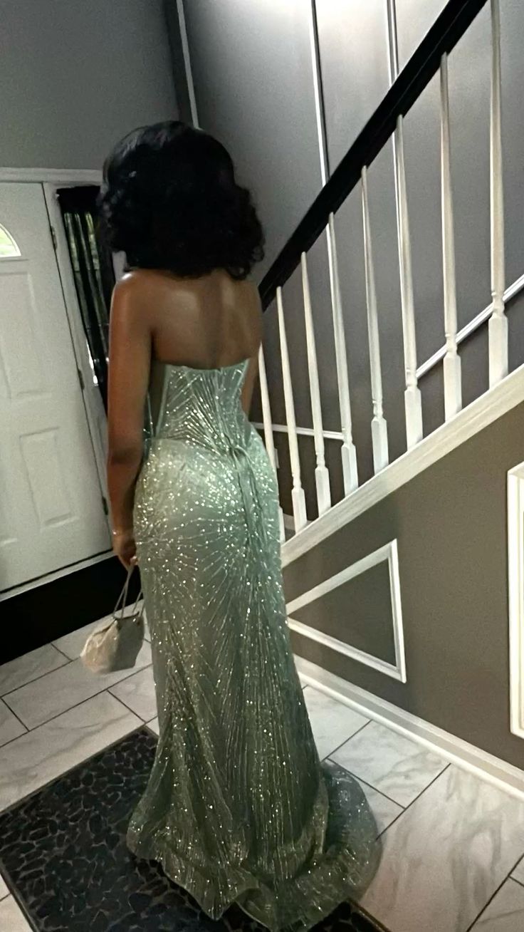Robe de bal longue sirène à sequins vert sauge, idéale pour les jeunes filles noires. Inspiration robe de soirée formelle N221