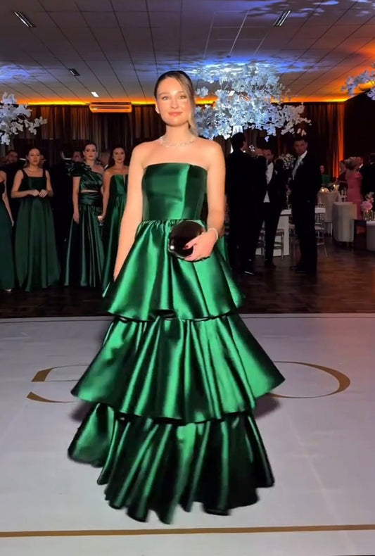 Sexy Ballkleid, trägerlos, smaragdgrün, Rüschen, mehrlagig, langes Abendkleid aus Satin, formelles Partykleid AB381