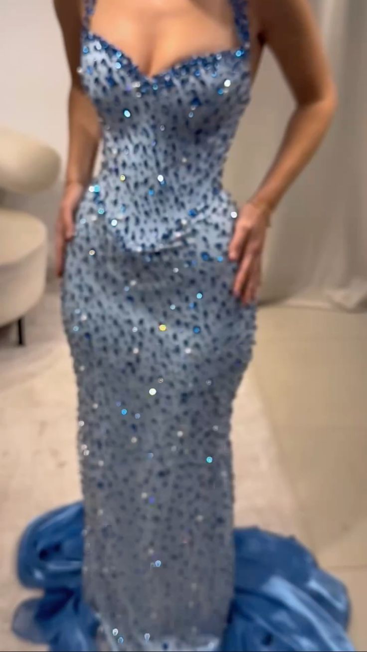 Robe de bal longue sirène sexy à bretelles, sequins bleus et corsage perlé, idéale pour les fêtes d'anniversaire et autres occasions spéciales (N222).