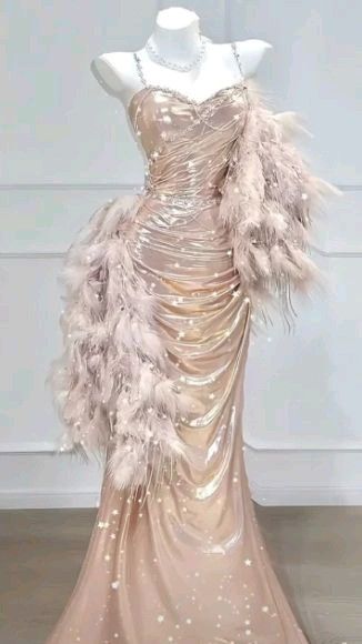 Robe de bal longue rose sirène sexy à fines bretelles et plis N1878