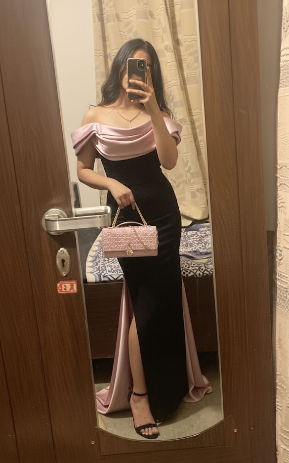 Robe de soirée sirène élégante noire et rose à épaules dénudées et manches longues, style bal de promo, N224