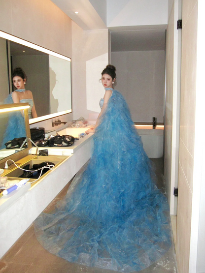 Robe de bal sobre sans bretelles bleu glacier avec longue cape à volants, robe de soirée élégante pour remise de diplômes N057