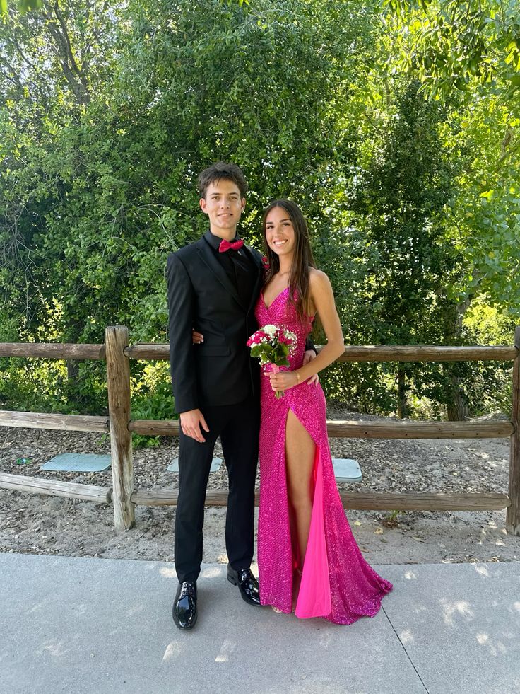 Glitzerndes Meerjungfrauen-Kleid mit Spaghettiträgern, pinkfarbenen Pailletten und Schlitz, langes Ballkleid, formelle Abendgarderobe, Inspiration für ein Abendoutfit AB784