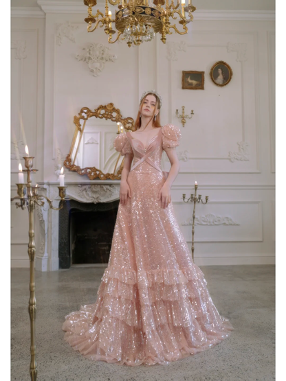 Robe de bal longue rétro en velours rose poudré à sequins, coupe trapèze, décolleté cœur. Idéale pour un 18e anniversaire. Robe de bal R1870