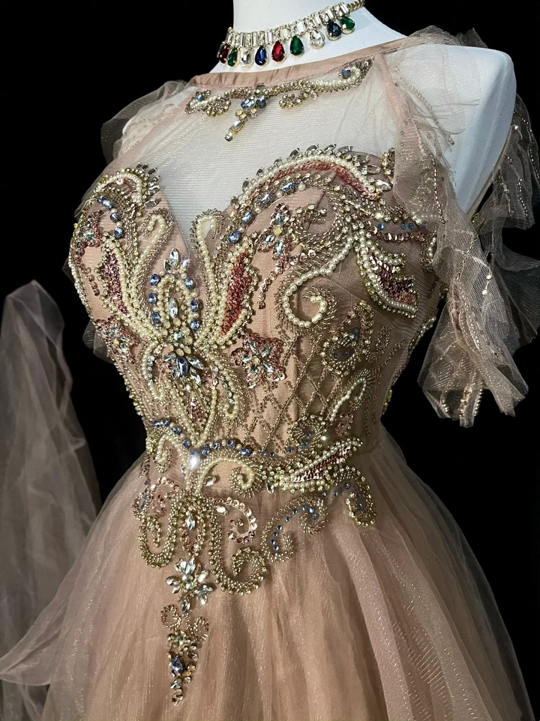 Elegantes, formelles College-Kleid in A-Linie aus champagnerfarbenem Tüll mit perlenbesetztem Oberteil – langes Ballkleid für Teenager (N1301)