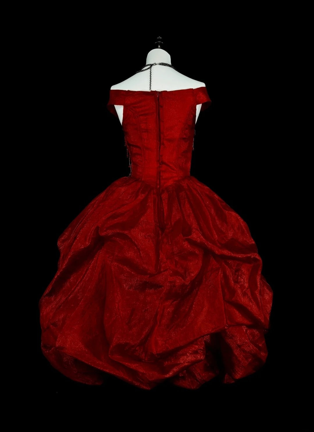 Robe de bal unique épaules dénudées rouge inspiration mode vintage années 2000 robes de bal courtes inspiration robes de bal de rentrée N2014