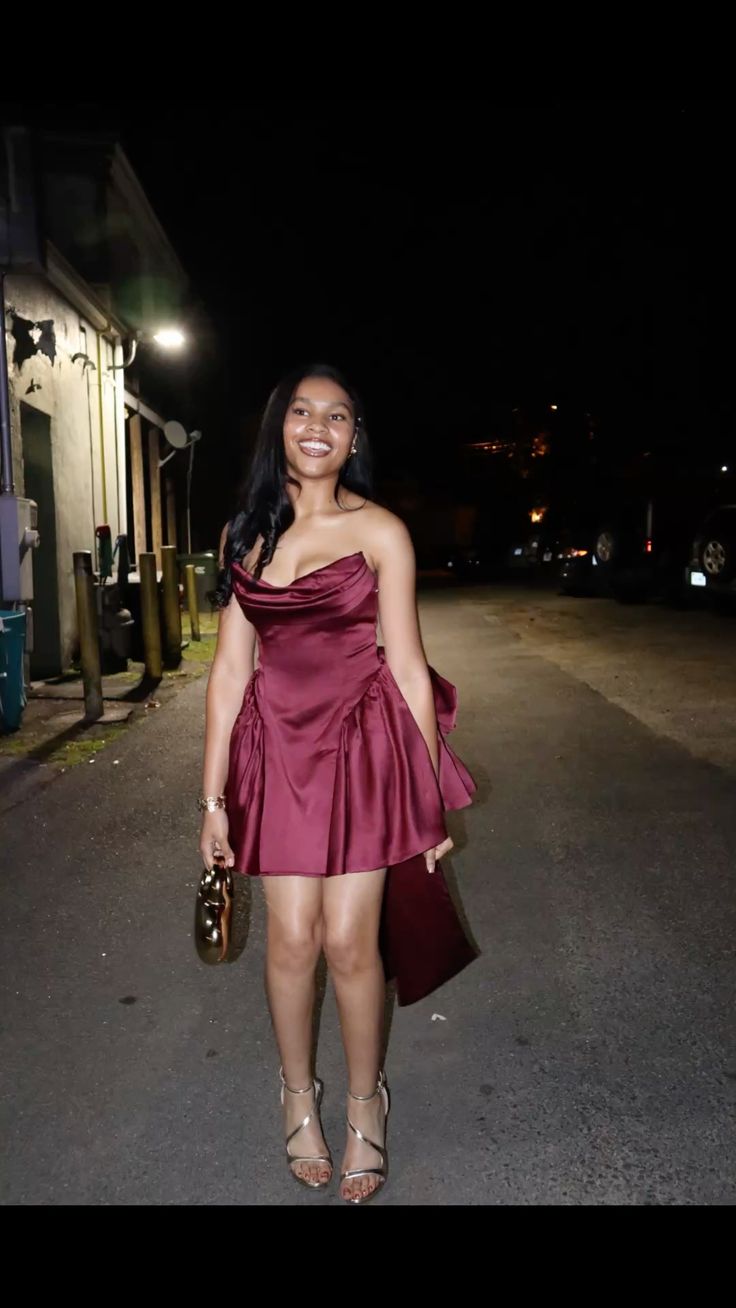 Pretty Ball Gown Strapless Burgundy Satin Mini Homecoming Dresses Short 16th Birthday Outfits RB4216