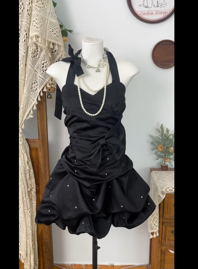New Sexy Short Homecoming Dresses A line Halter Satin Little Black Dress Mini Graduation Cocktail Graduation Outfit RB7366