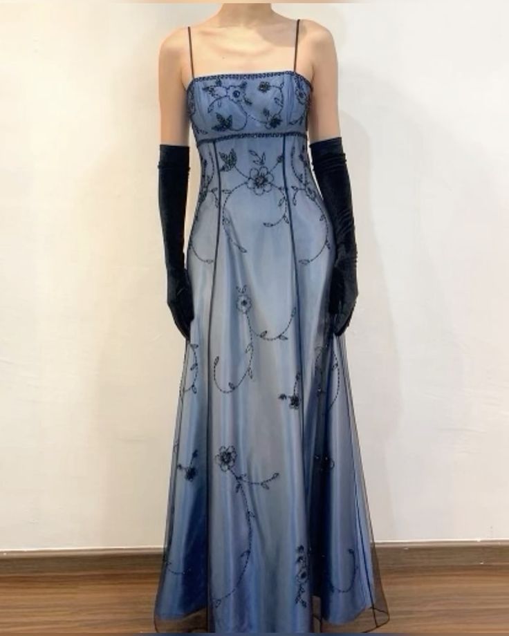 Elegantes, langes, blau-graues, zart perlenbesetztes Tüllkleid in A-Linie – perfekt für formelle Anlässe wie Geburtstage oder Abschlussbälle (N1697)