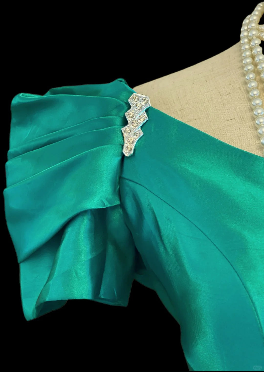 Robe de bal vintage verte, longueur genou, en satin, pour le bal de promo, idées de tenues de soirée RB4023