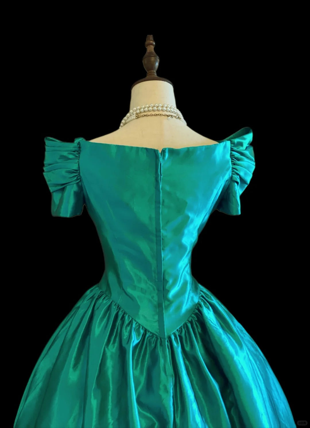 Robe de bal vintage verte, longueur genou, en satin, pour le bal de promo, idées de tenues de soirée RB4023