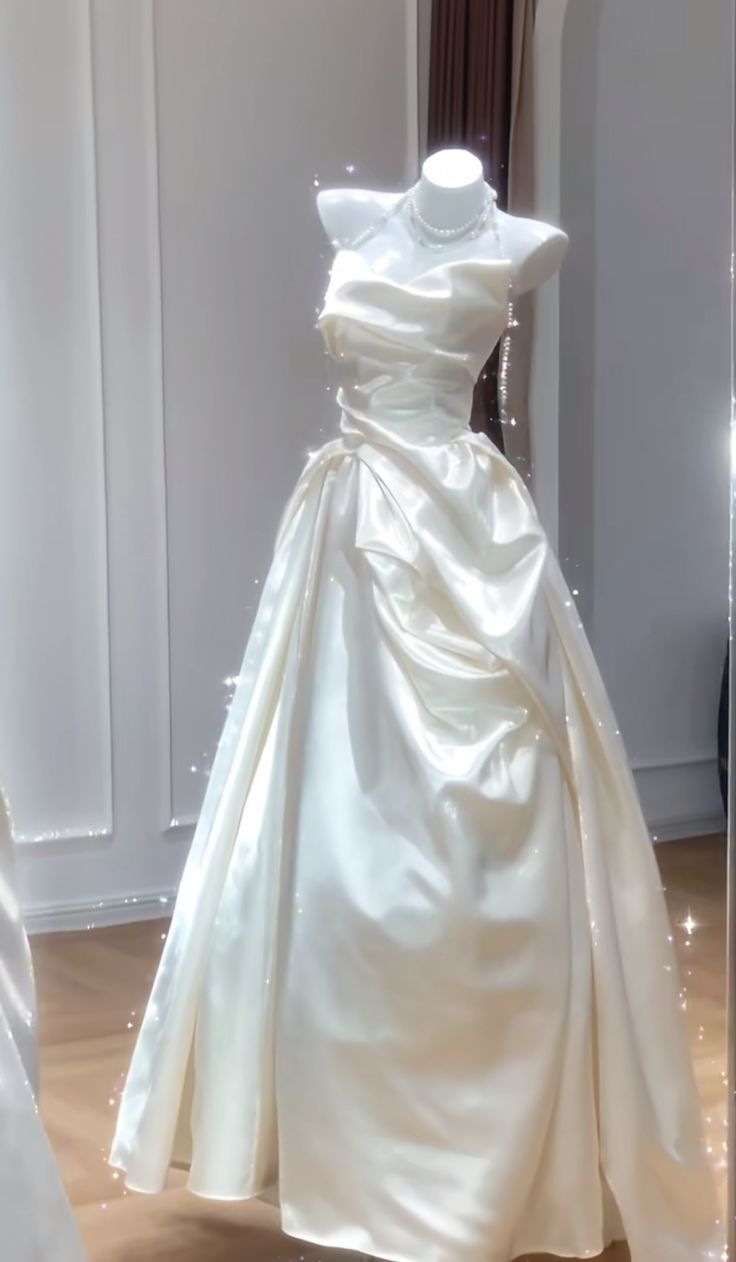 Robe de mariée rétro années 60, coupe trapèze, bustier, en satin froncé, tailles petites et grandes, collection printemps-été AB1484