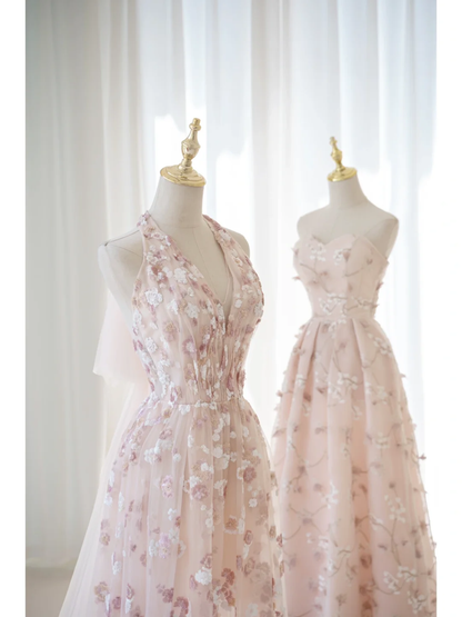 Niedliches, langes, rosafarbenes A-Linien-Abendkleid mit Neckholder und Blumenmuster aus Tüll – ein echter Hingucker zum 19. Geburtstag (AB1004)