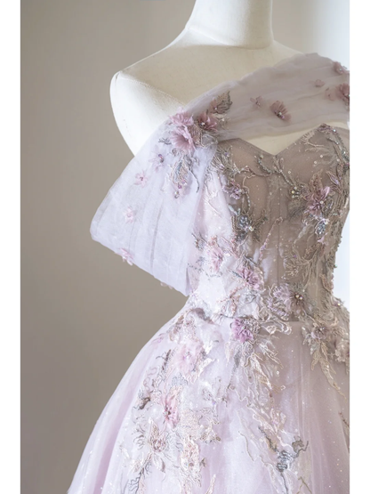 Einzigartiges, trägerloses Ballkleid aus lila Tüll mit mehrlagigem Design, ideal für Abschlussball, Quinceañera, Sweet 15, 16. Geburtstag oder andere festliche Anlässe (AB903)