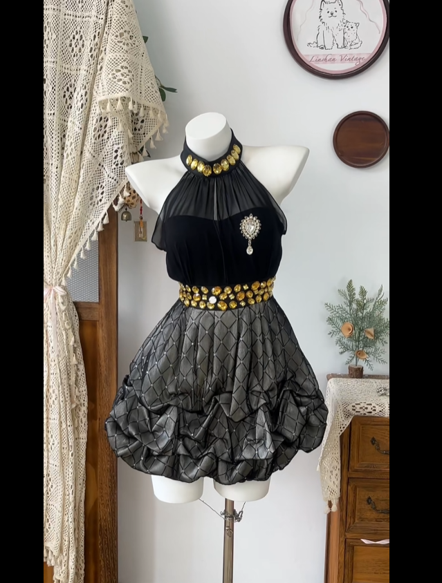 New Sexy Short Homecoming Dresses A line Halter Satin Little Black Dress Mini Graduation Cocktail Graduation Outfits RB7367