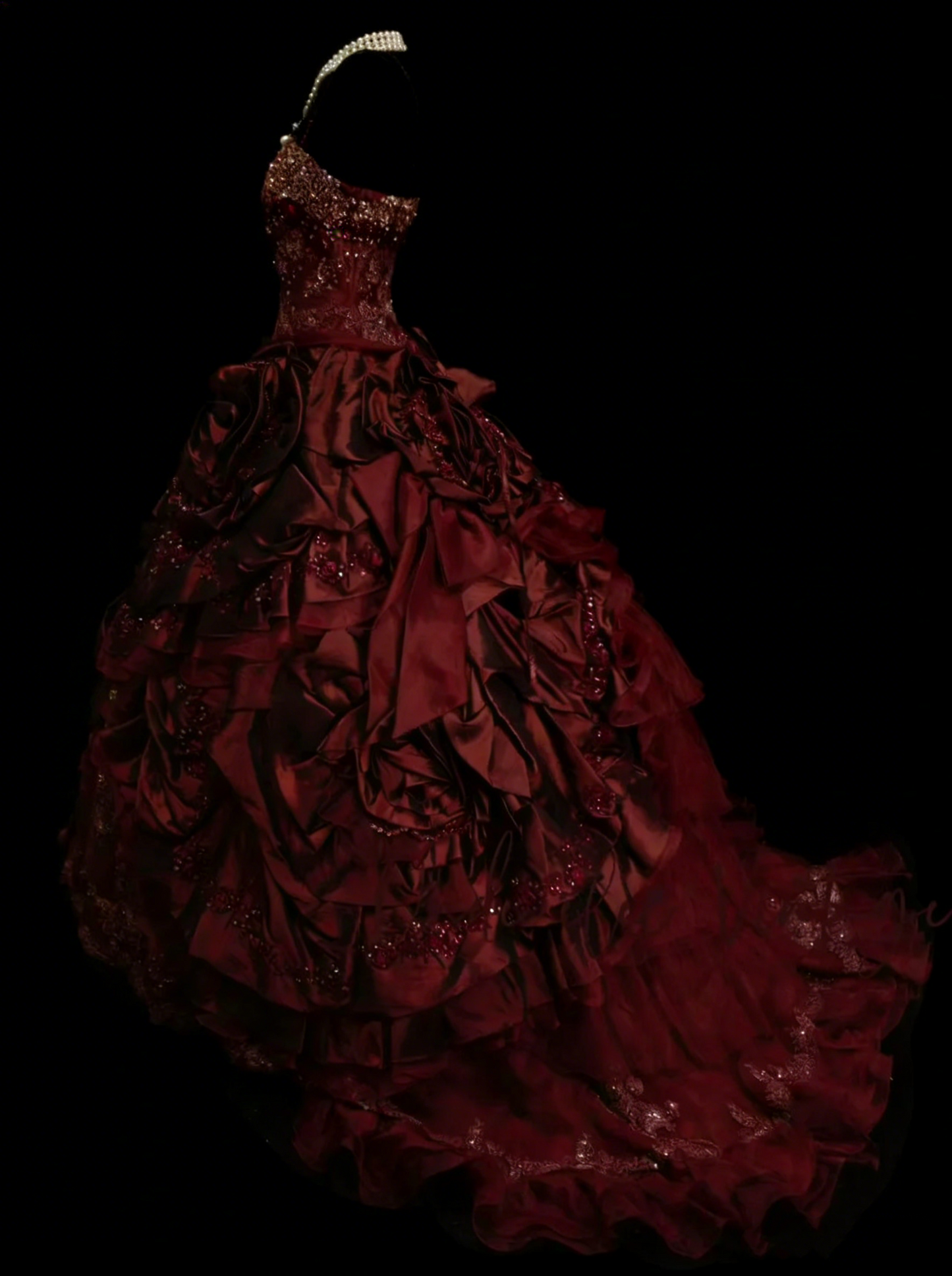 Vintage Ballkleid mit Spaghettiträgern, burgunderroter Satin, gestuft, Sweet 16 Kleid, Quinceañera Kleid, lang, Vestidos De Fiesta N1447