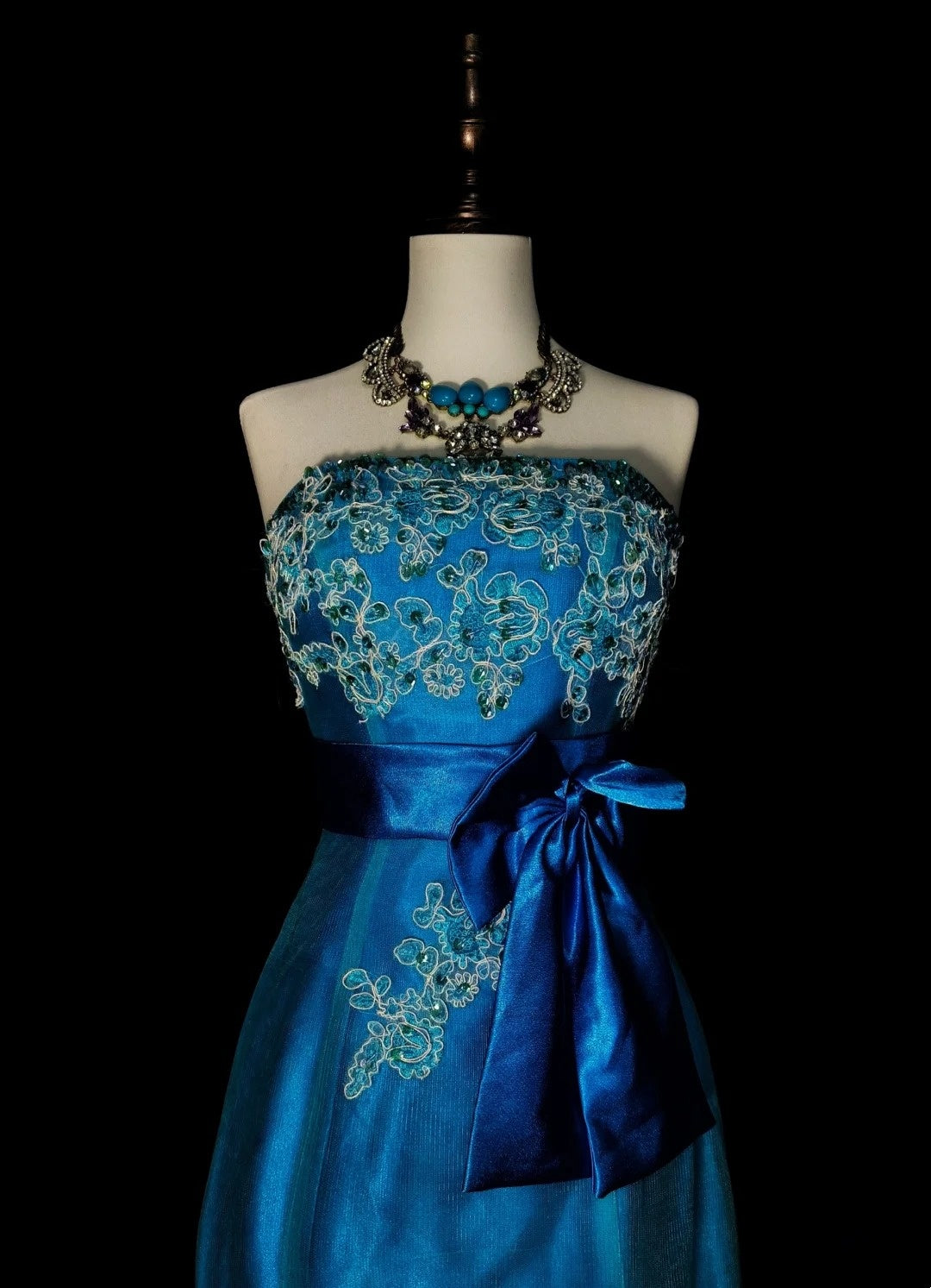 Robe de bal longue sirène vintage sans bretelles, années 2000, ornée de perles dorées, référence N1358