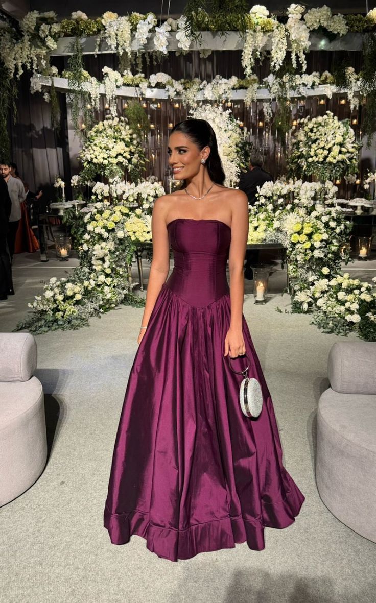 Modernes lila Satin-Trägerloses elegantes A-Linien Slim-Fit Party-Abendkleid N2347