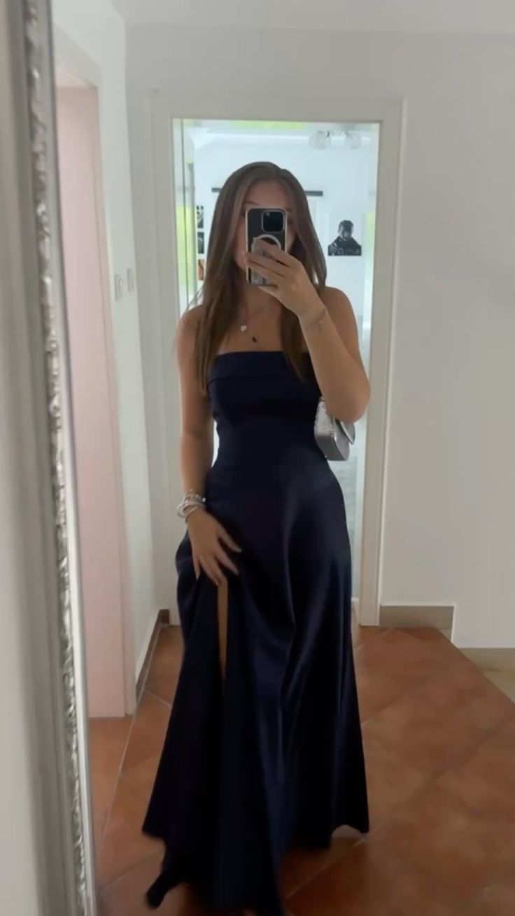 Robe de bal simple en satin bleu marine, coupe trapèze, sans bretelles : inspiration esthétique pour adolescentes, robes de soirée, tenues de bal, robe AB1128