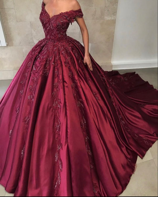 Ballkleid schulterfrei, burgunderrotes Satinkleid mit Applikationen, Quinceañera-Kleid, Geburtstagsoutfits, Sweet 15/16 Geburtstagskleid AB1091