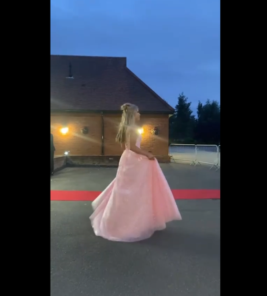 Robe de bal longue élégante en tulle rose pailleté à col en V, coupe trapèze - Inspiration robe de bal longue AB316