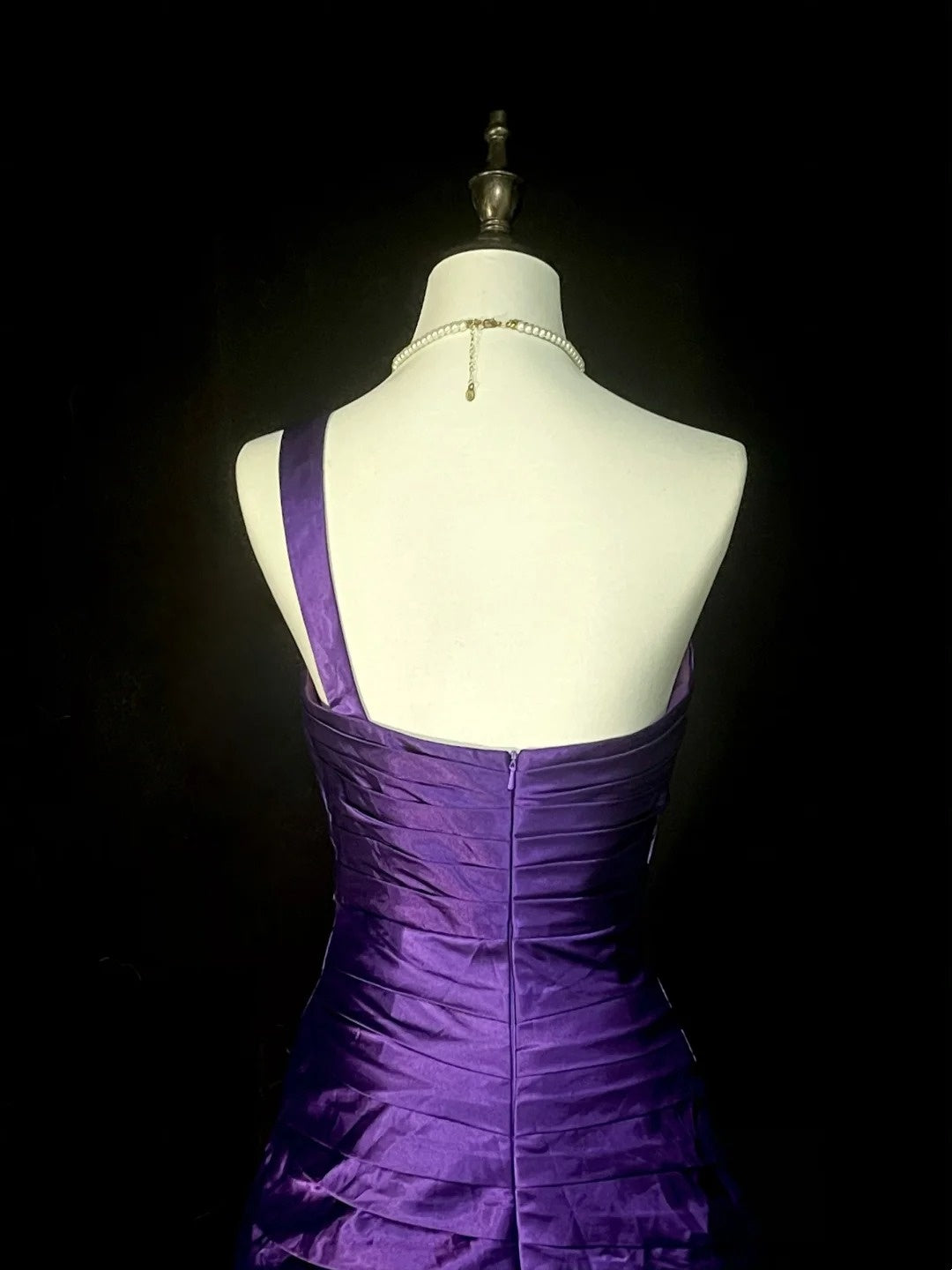 Vintage Meerjungfrauen-Abendkleid aus den 90er Jahren mit asymmetrischem Saum, weinrotem Satin und Perlenstickerei, langes formelles Abendkleid N1376