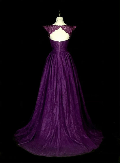 Robe de bal de fin d'année sobre, coupe trapèze, décolleté cœur, en mousseline de soie couleur raisin, sans manches, modèle N1377