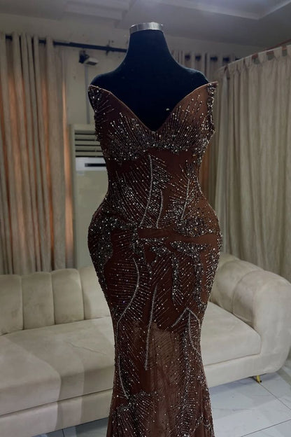 Elegantes, funkelndes, braunes Meerjungfrauen-Abendkleid mit Schleppe, V-Ausschnitt und ärmellos für Damen AB1536
