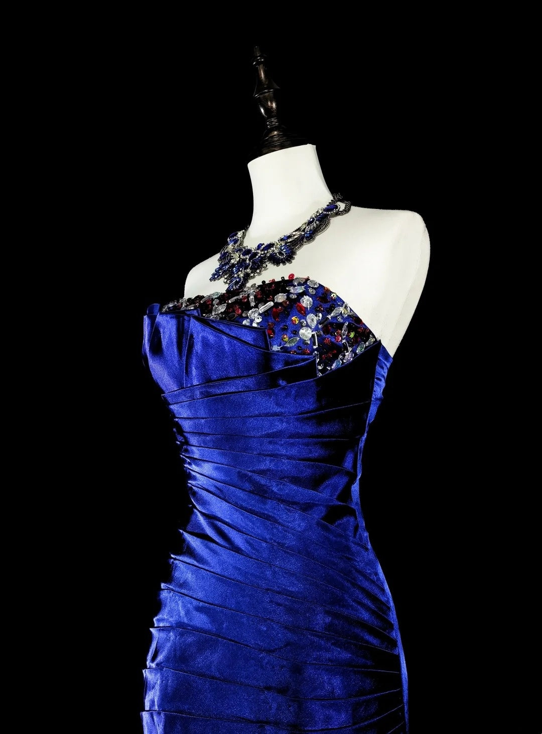 Robe de bal vintage sirène bustier bleu royal ornée de perles, inspiration classique N2005