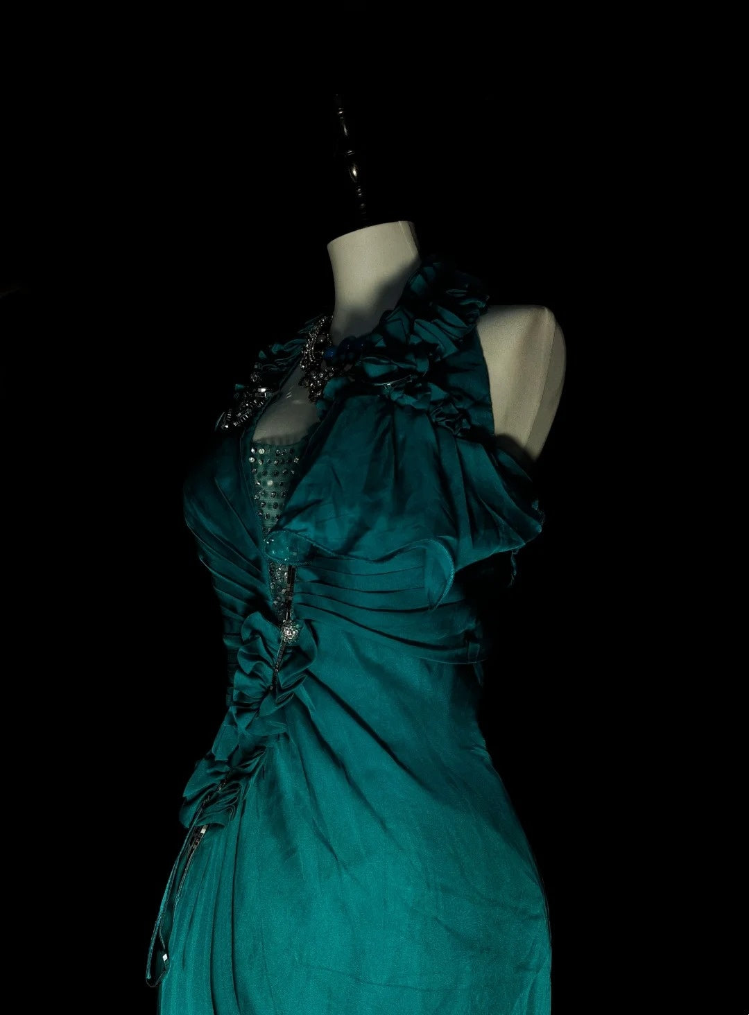 Robe de bal de fin d'année sobre, coupe trapèze, dos nu, en mousseline vert foncé sans manches, modèle N1378