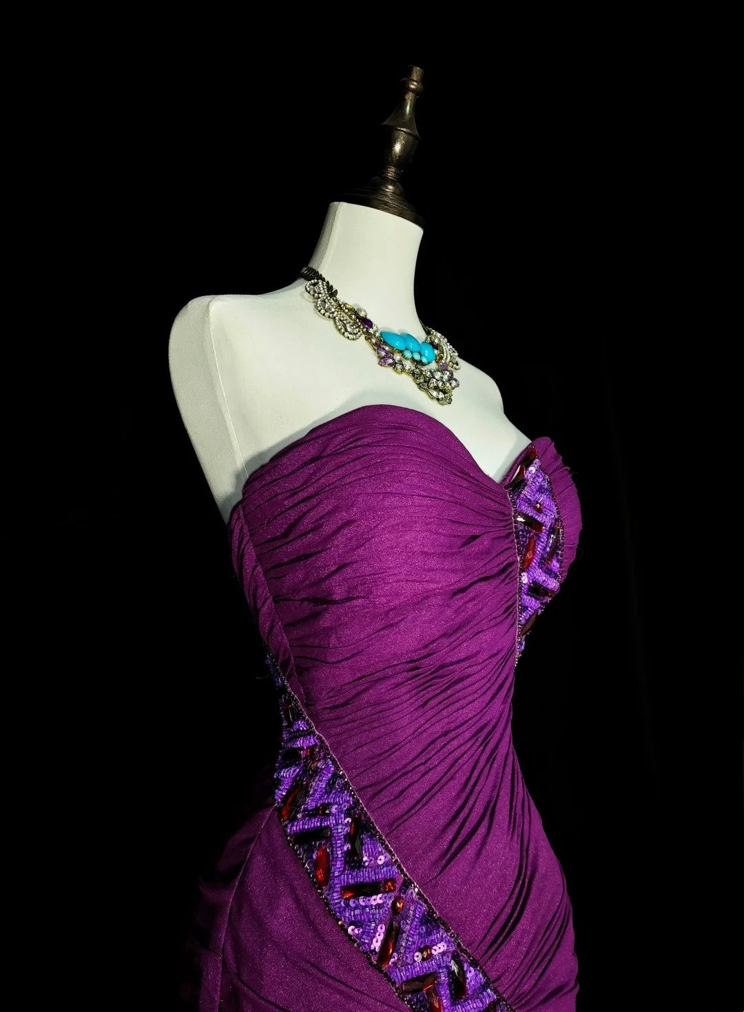 Robe de bal d'été vintage sirène à décolleté bustier orné de perles violettes, longue, idéale pour la plage ou les soirées formelles printanières (N1420)