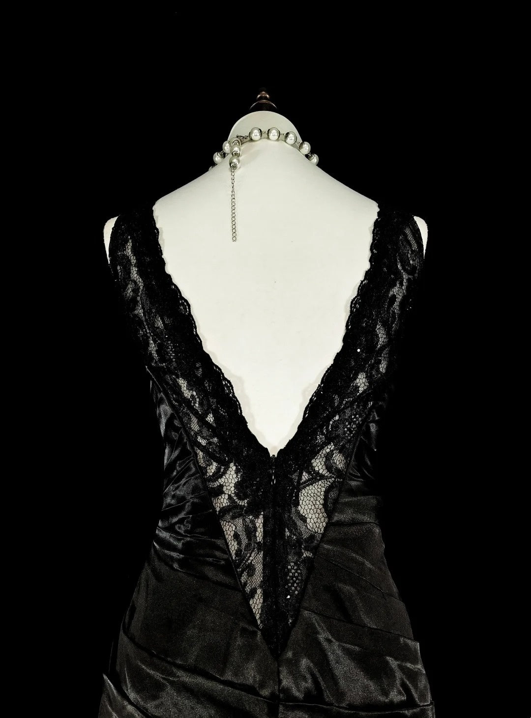 Robe de bal longue sirène plissée en satin, sans manches, col bateau, années 1960, N1574