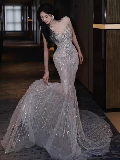 Funkelndes Meerjungfrauen-Kleid mit Herzausschnitt und weißen Pailletten für Damen – langes, formelles Ballkleid, Inspiration für den 22. Geburtstag AB1385