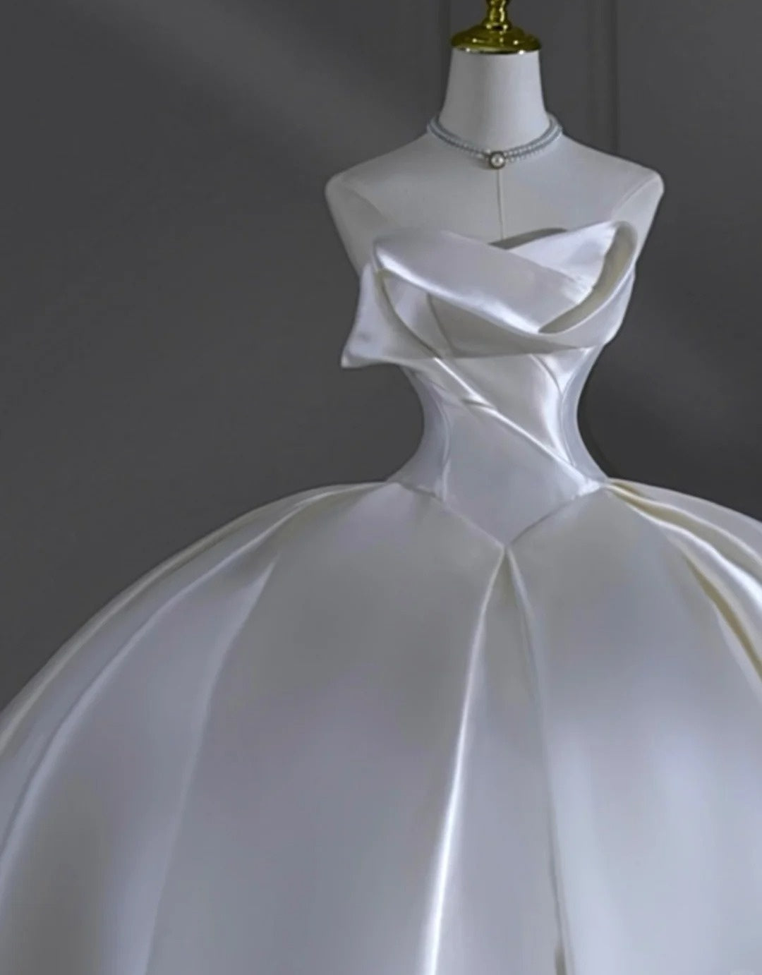 Robe de mariée intemporelle, robe de bal bustier en satin plissé avec corset, robe de mariée longue ajustée AB2519