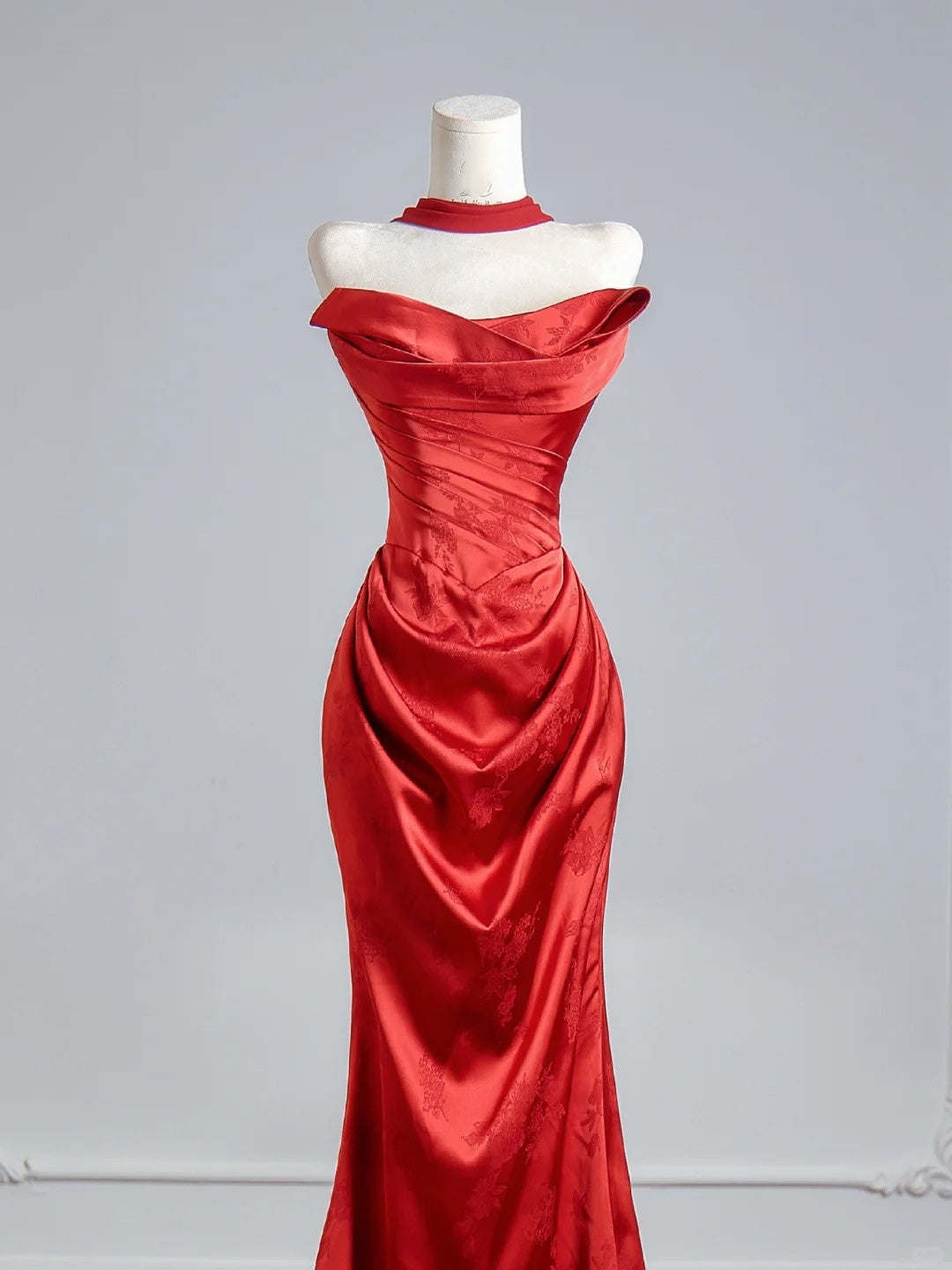 Robe de bal sirène flatteuse sans bretelles en satin rouge avec foulard, robe de soirée longue, robe de fête d'anniversaire formelle N383