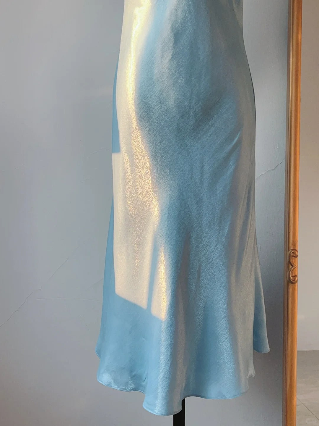 Robe fourreau modeste dos-nu sans manches mi-longue en mousseline bleue Tenues de printemps et d'été Robes d'invitée de mariage RB3244